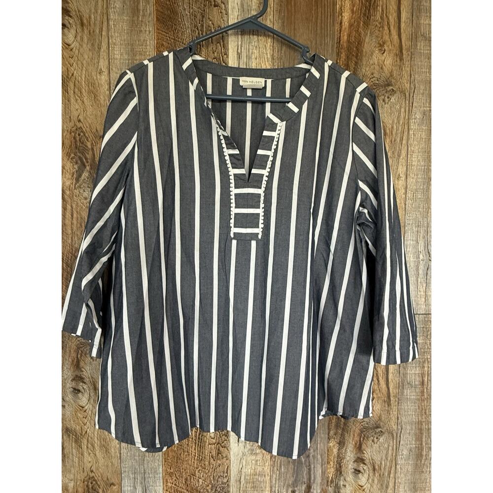 Van Heusen Women’s Large Gray White Striped V-Neck 3/4 Sleeve Cotton Blend Top